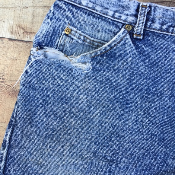 Vintage Lee high waist acid wash cutoff shorts 31 - Picture 4 of 6